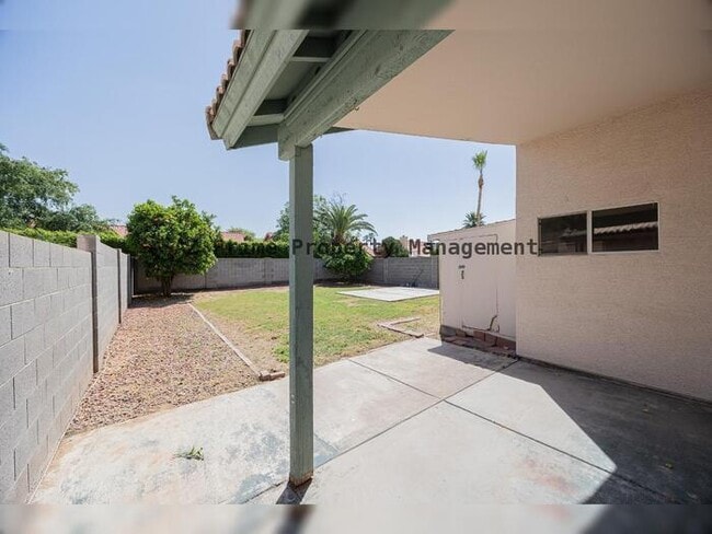 Building Photo - 601 S Silverbrush Dr