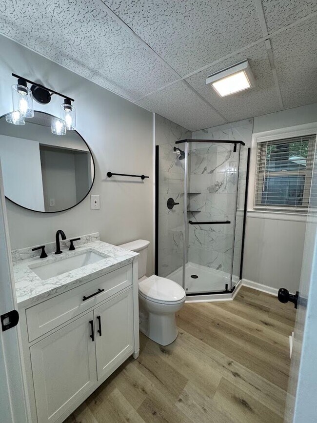 Building Photo - 2205 Hathaway Dr