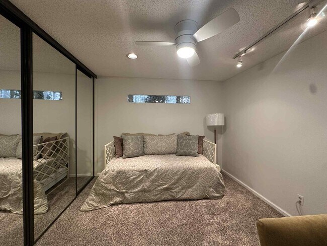 Building Photo - 4 Hermosillo Ln