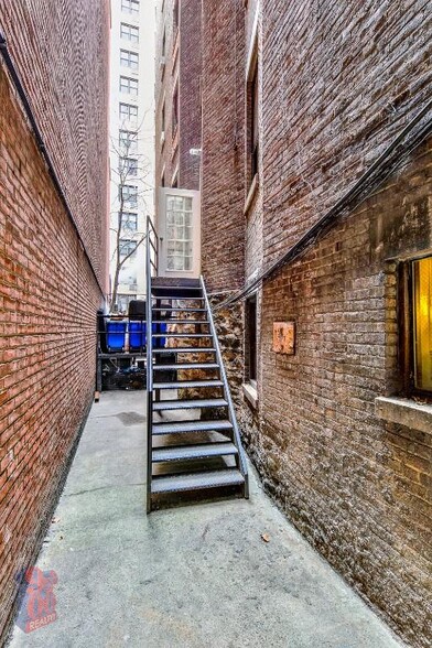 Building Photo - 330 E 35th St