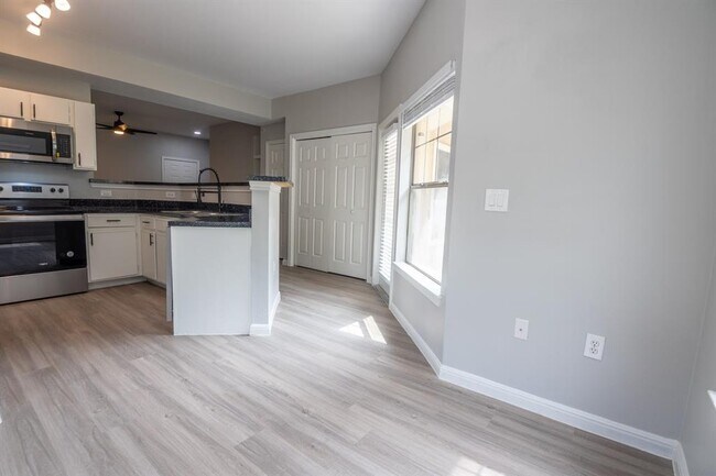 Building Photo - 2320 Gracy Farms Ln