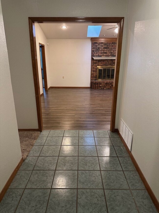 Building Photo - 7503 Elmhurst Dr