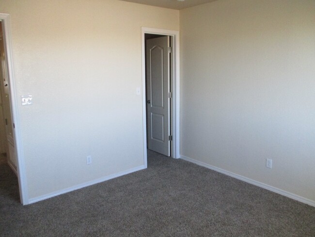 Building Photo - "Charming 2-Bed, 2-Bath Gem in El Paso – 1...