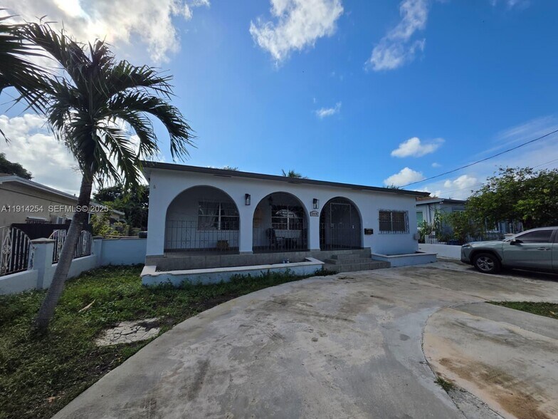 Primary Photo - 2970 SW 17th St