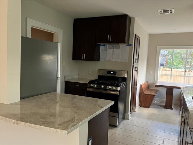 Building Photo - 1921 W 39th St