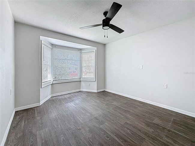 Building Photo - 618 17th Ave S