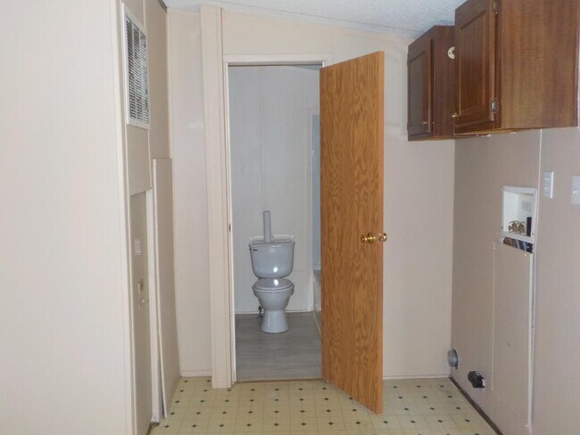 Building Photo - 260 Graball Cutoff