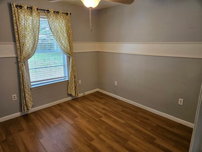 Building Photo - 310 Redwood Ave