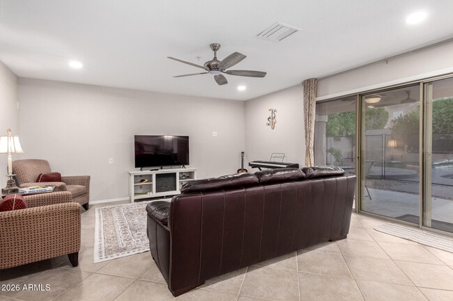 Building Photo - 9696 E Sheena Dr