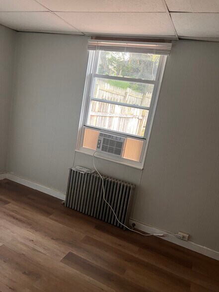 Building Photo - 1913 Saint Paul St