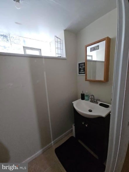 Building Photo - 5736 Woodcrest Ave