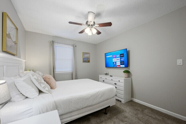 Building Photo - 10 Jill Ln