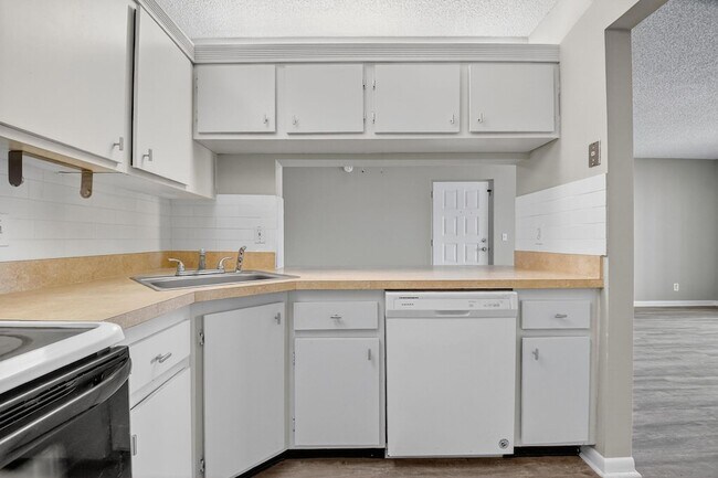Building Photo - 629 Sea Pine Way