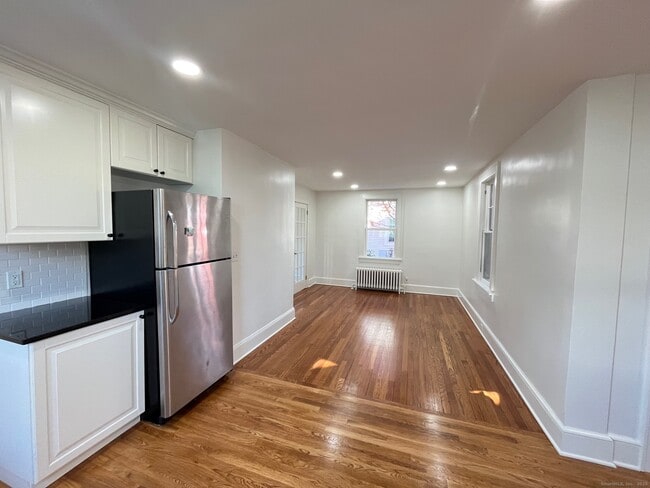 Building Photo - 35 Lindbergh St