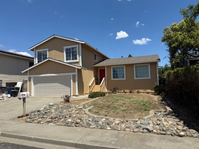 Building Photo - Rare Remodeled 5 Bedroom 2.5 Bath Tri Level in Vacaville