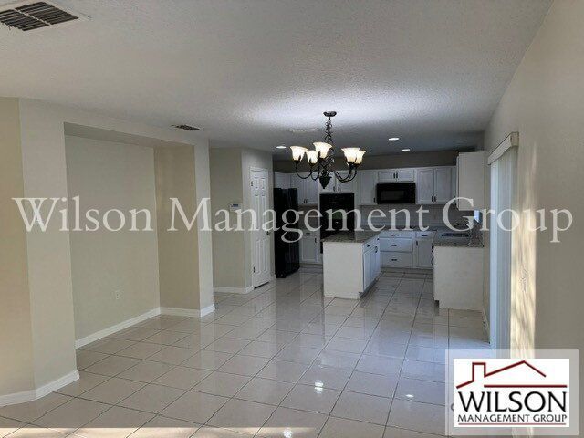 Building Photo - 413 Country Cottage Ln