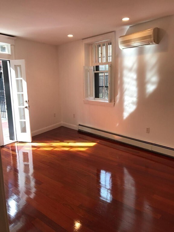 Building Photo - 76 W Cedar St