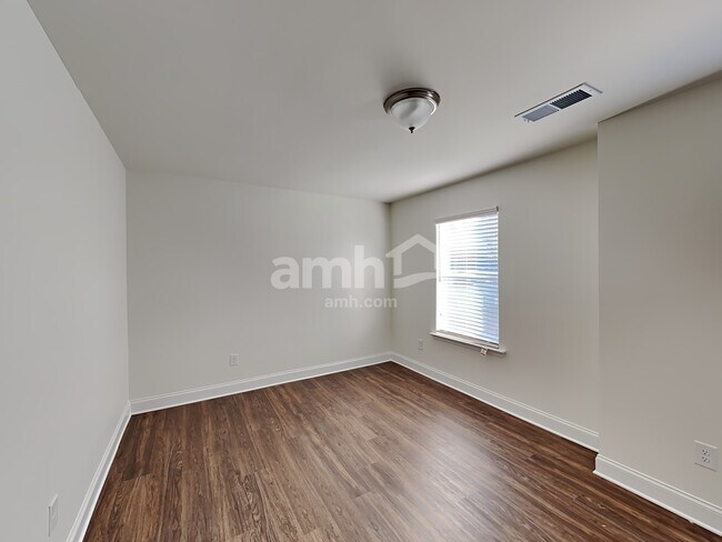 Building Photo - 213 Rivulet Dr