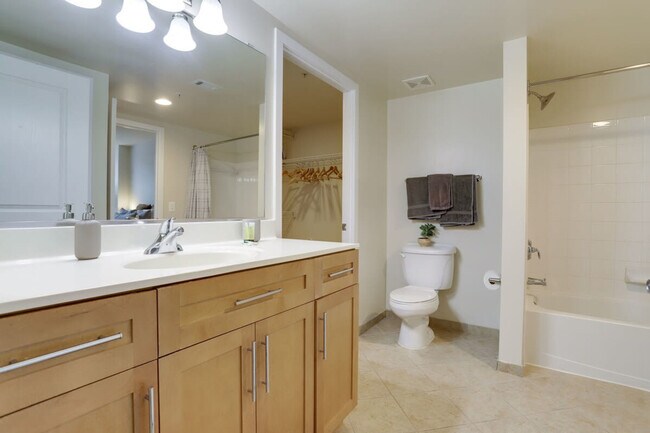 Building Photo - 550 14th St S