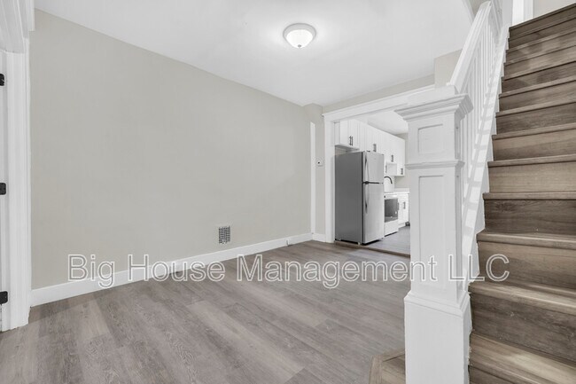 Building Photo - 333 S Lehigh St