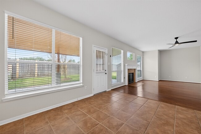 Building Photo - 14335 Plum Springs Dr