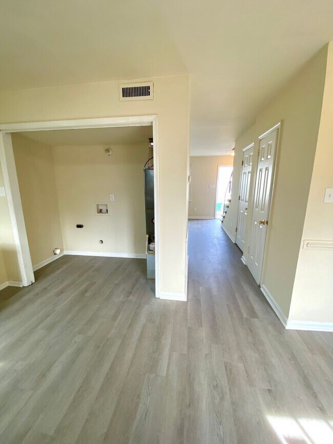 Building Photo - 808 Arlington Rd