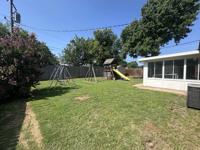 Building Photo - 2628 Keats Pl