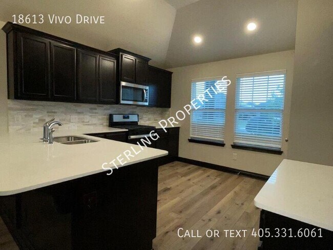 Building Photo - 18613 Vivo Dr