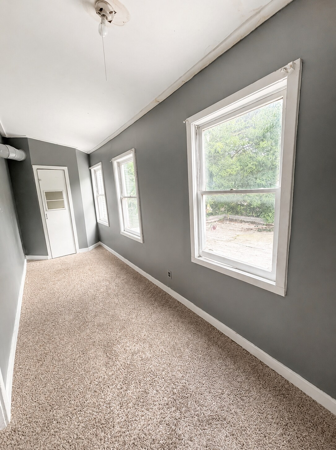 Building Photo - 735 Burden Ave