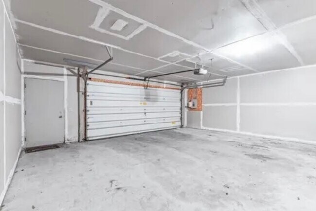 Building Photo - 602 78th Ave NE