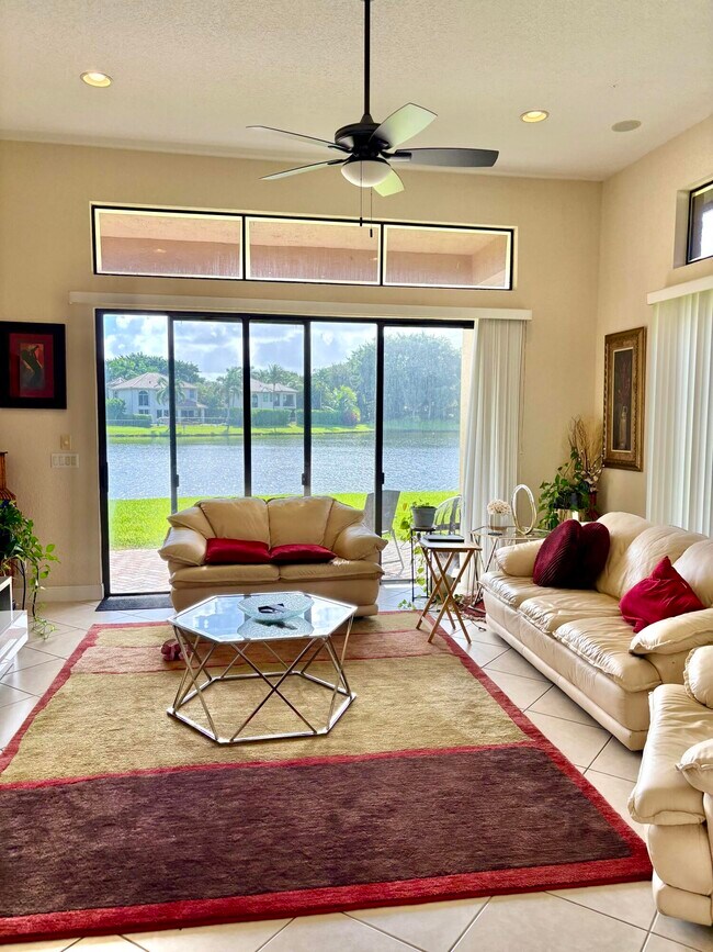 Building Photo - 3558 Collonade Dr