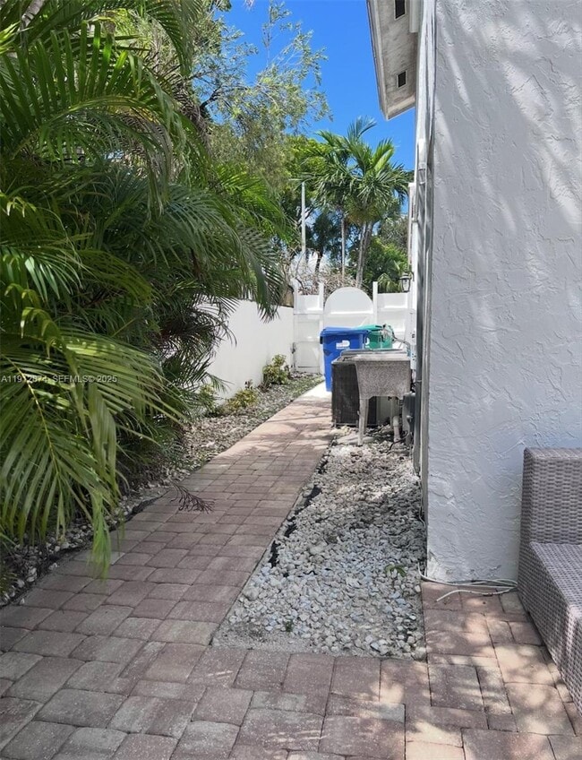 Building Photo - 624 NE 205th Terrace