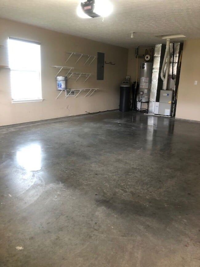 Building Photo - STONES CROSSING...3 Bed 2 Bath