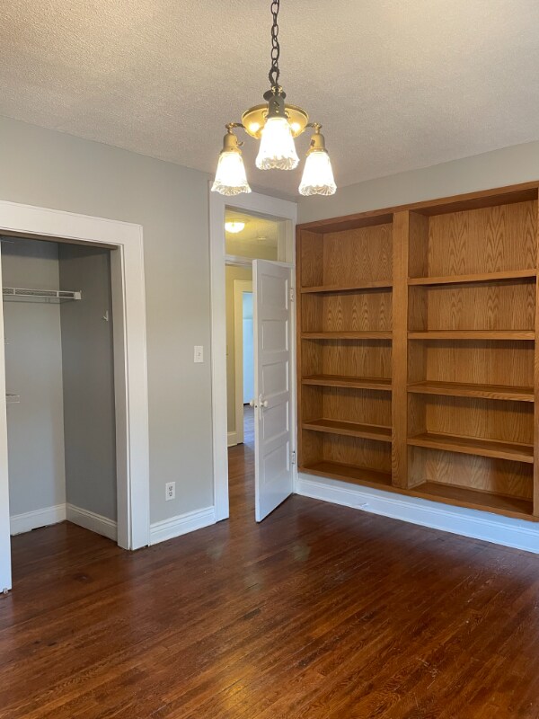 Building Photo - 462 King Ave