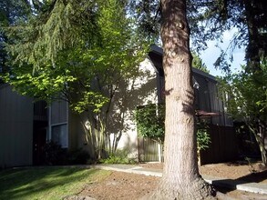 Building Photo - Ground Floor unit with a nice upgrade and small fenced Patio