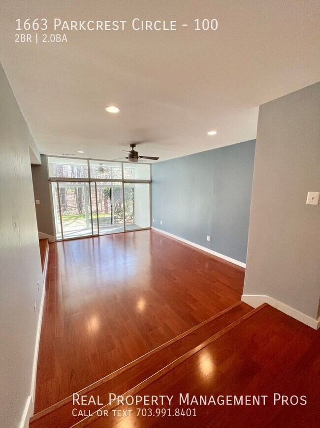 Building Photo - 1663 Parkcrest Cir