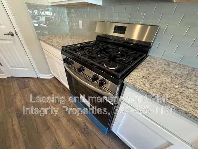 Building Photo - 331 White Pine Dr