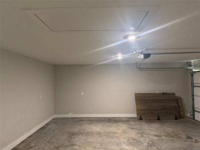 Building Photo - 107 Fox Run Dr