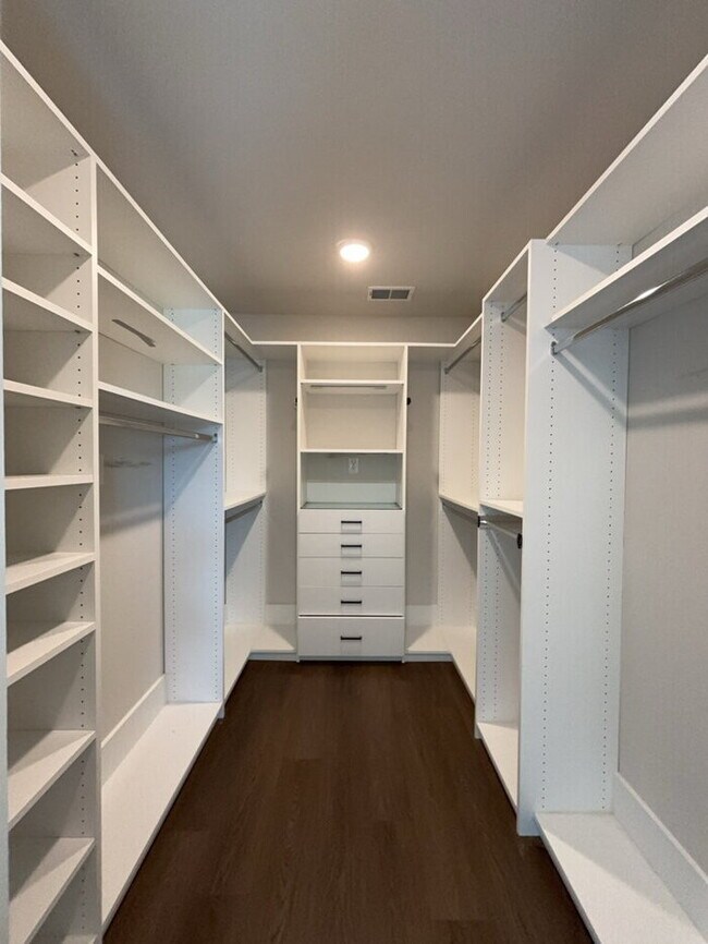 Building Photo - 445 Navona Dr
