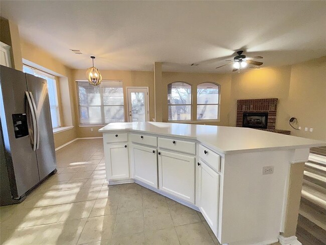 Building Photo - 2219 Speidel Dr