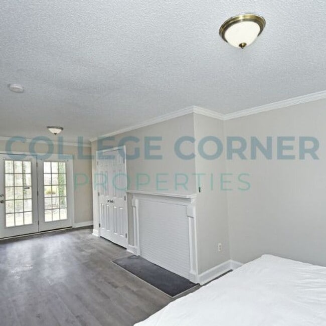 Building Photo - 1400 Brookwood Dr