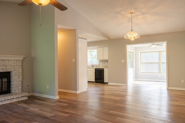 Building Photo - 4520 Ventura Dr