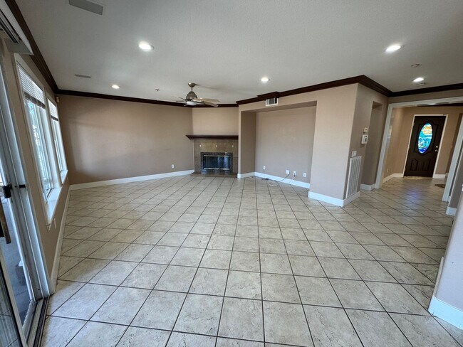 Building Photo - Gorgeous for 4 Bedroom and gated community