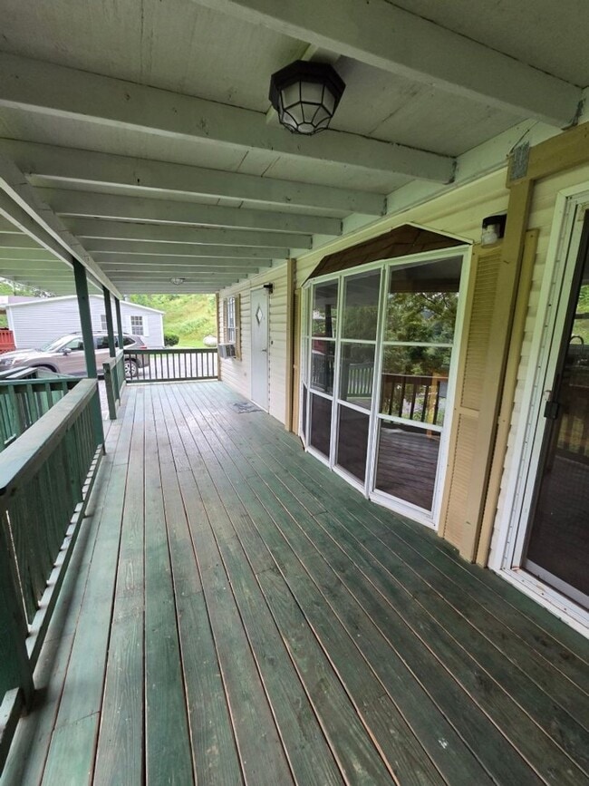 Building Photo - $1,500 - 2 Bedroom / 1 Bath with Large Covered Deck in Tatham Mountain Park