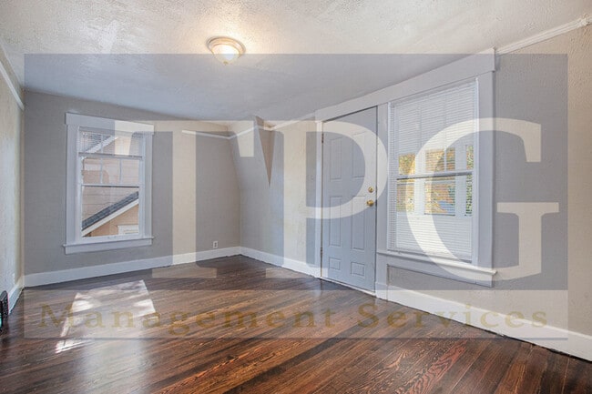 Building Photo - Renovated Home Nearby to KCMO Plaza