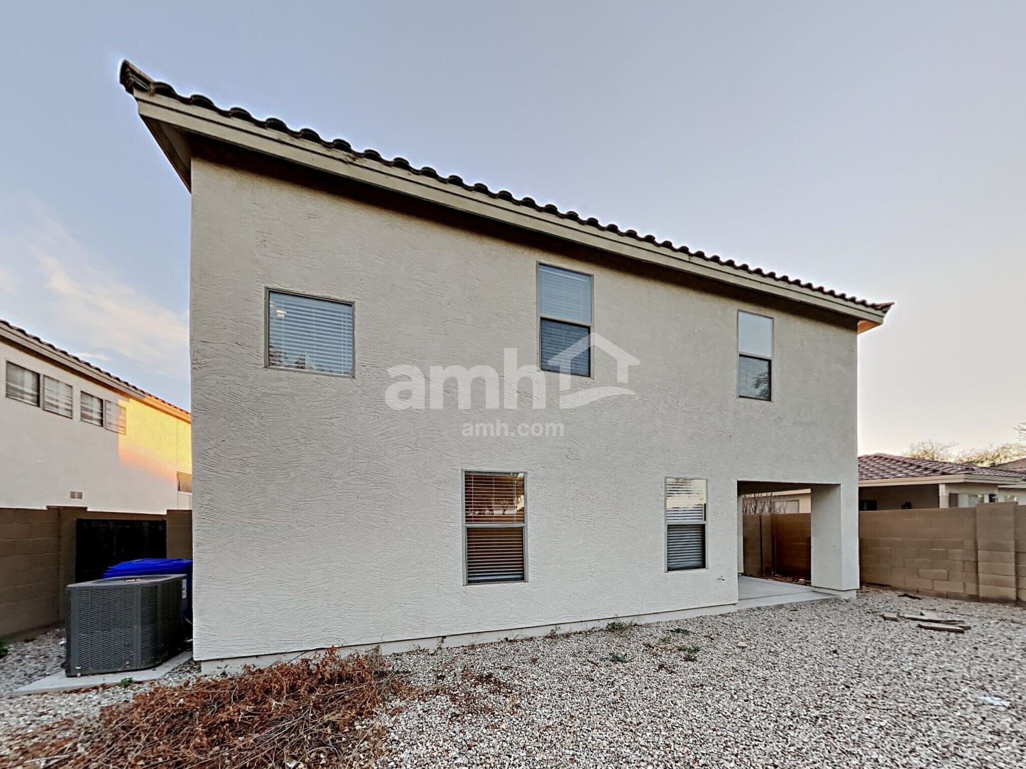 Building Photo - 2862 E Augusta Ave