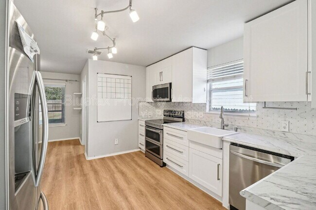 Building Photo - 9639 Shetland Park