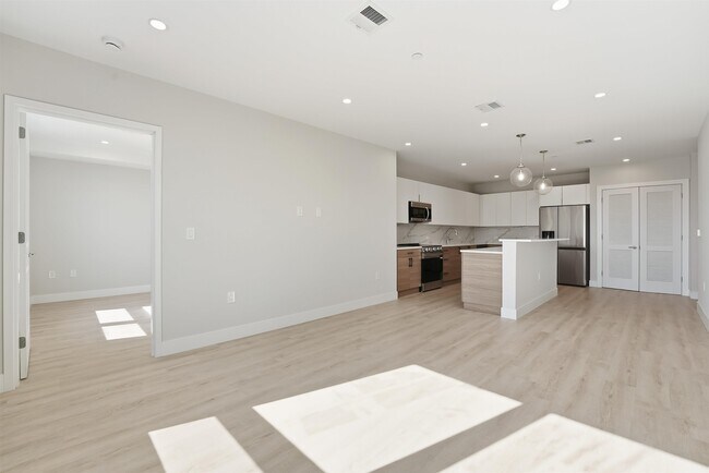 Building Photo - 40 Center St