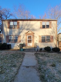 Building Photo - Dundee 2 Bed Townhome!