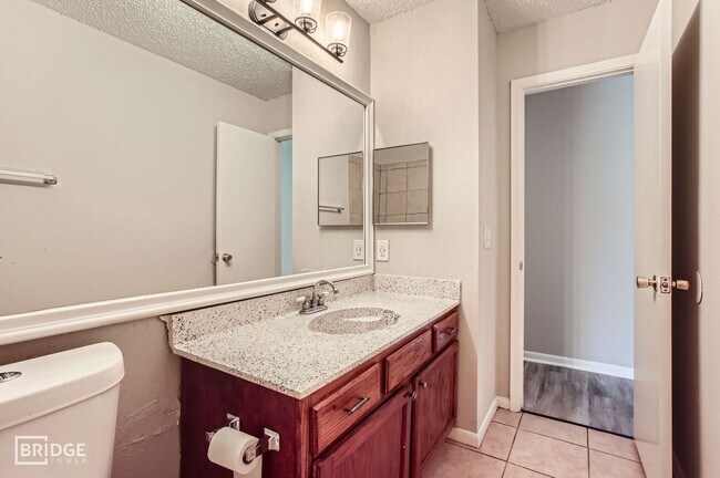 Building Photo - 11910 Yearling Dr